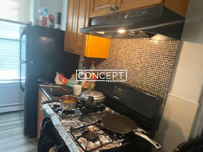 Building Photo - 65 Hillside St