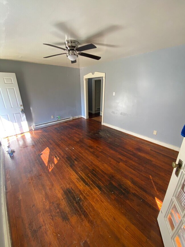 Building Photo - 3 bed house in Henrico County! Alle electric, Central HVAC, large yards, laundry Rva North side!
