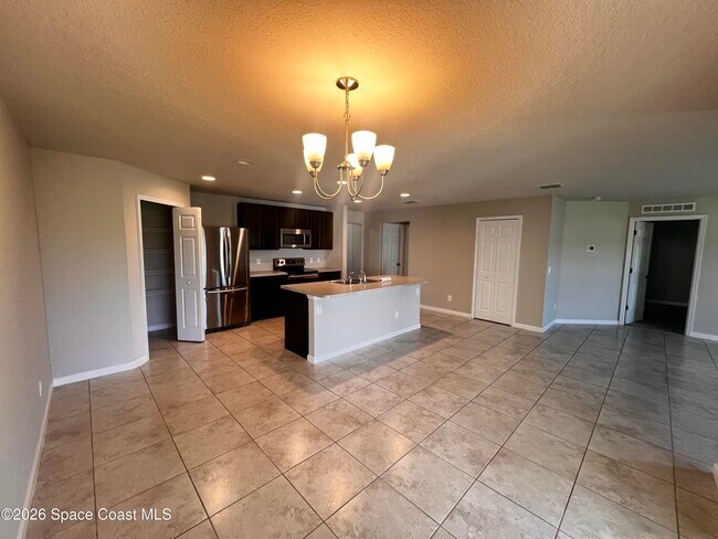 Building Photo - 563 Corbin Cir SW