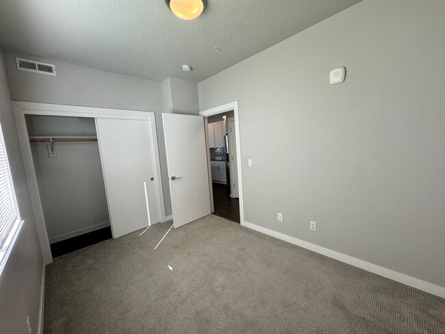 Building Photo - Beautiful 2 bedroom, 1 bathroom Condo in N...