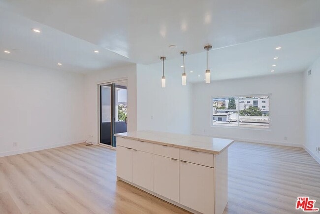 Building Photo - 449 Le Doux Rd