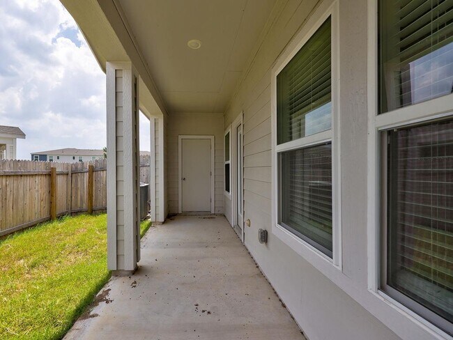 Building Photo - 1850 Settlers Glen Dr