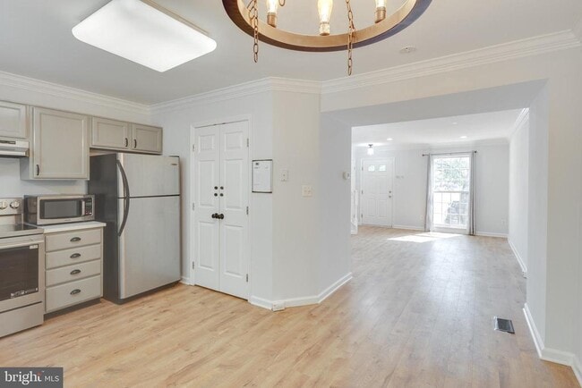 Building Photo - 1832 Tiger Lily Cir