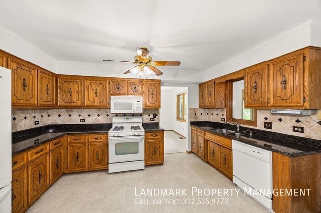 Building Photo - 14518 S Golden Oak Dr