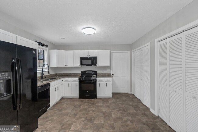 Building Photo - 321 Summerwood Ln