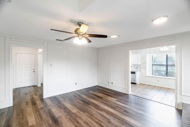 Building Photo - 1905 Lansdown Ct