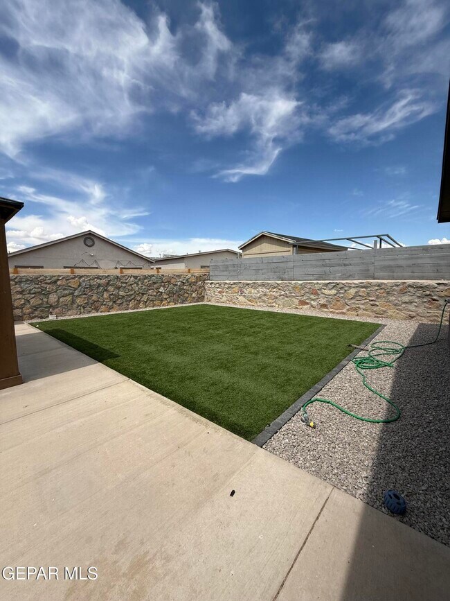 Building Photo - 14609 Carlo Alvarado Dr