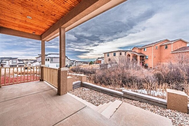 Building Photo - Stunning 5BR Home with Luxury Master Suite & Low-Maintenance Yard!