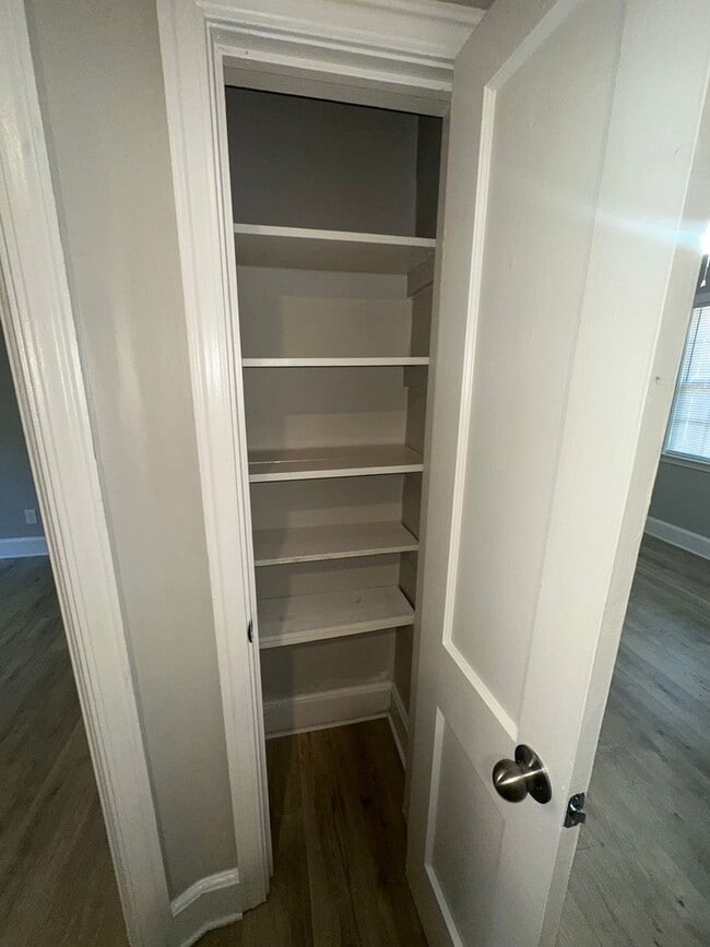 Building Photo - Discover comfort and convenience in a prime Columbia location!
