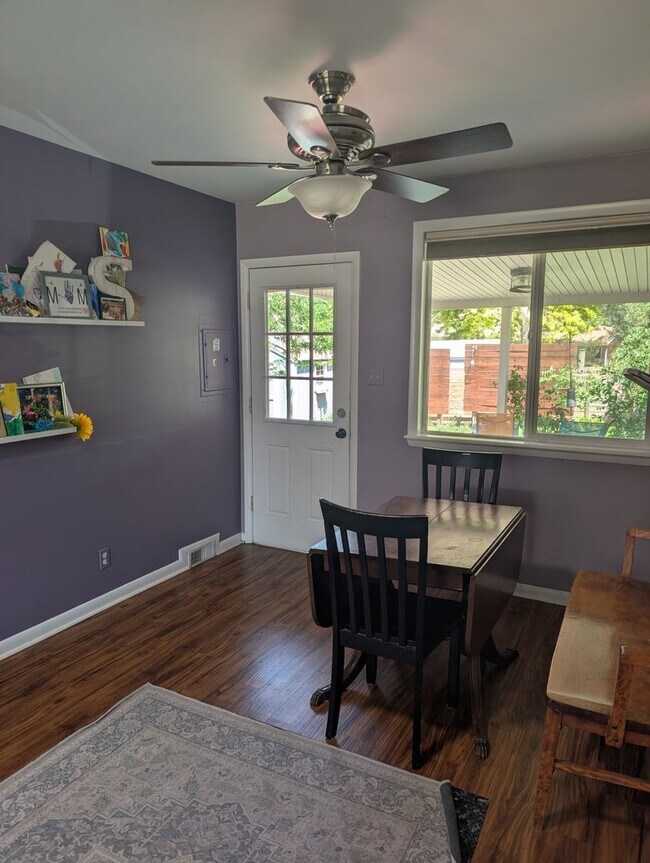 Building Photo - Freshly painted 4 bed 2.5 bath home for rent in Broomfield