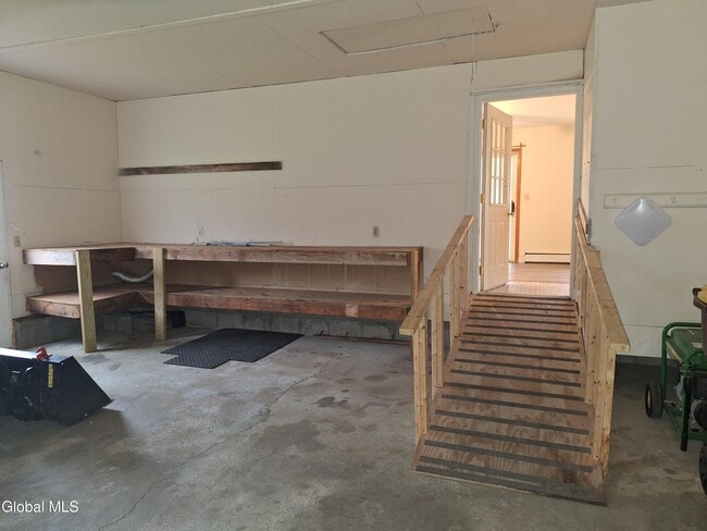 Building Photo - 1031 Saratoga Rd