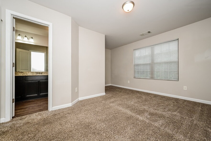 Building Photo - 2825 Marlin Dr