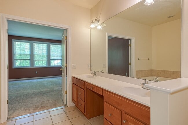 Building Photo - 89 Buttercup Ln