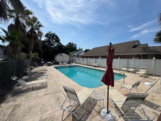 Building Photo - Navarre - Hidden Bay Village - 3 bedroom, 3 bathroom - Waterfront Townhome