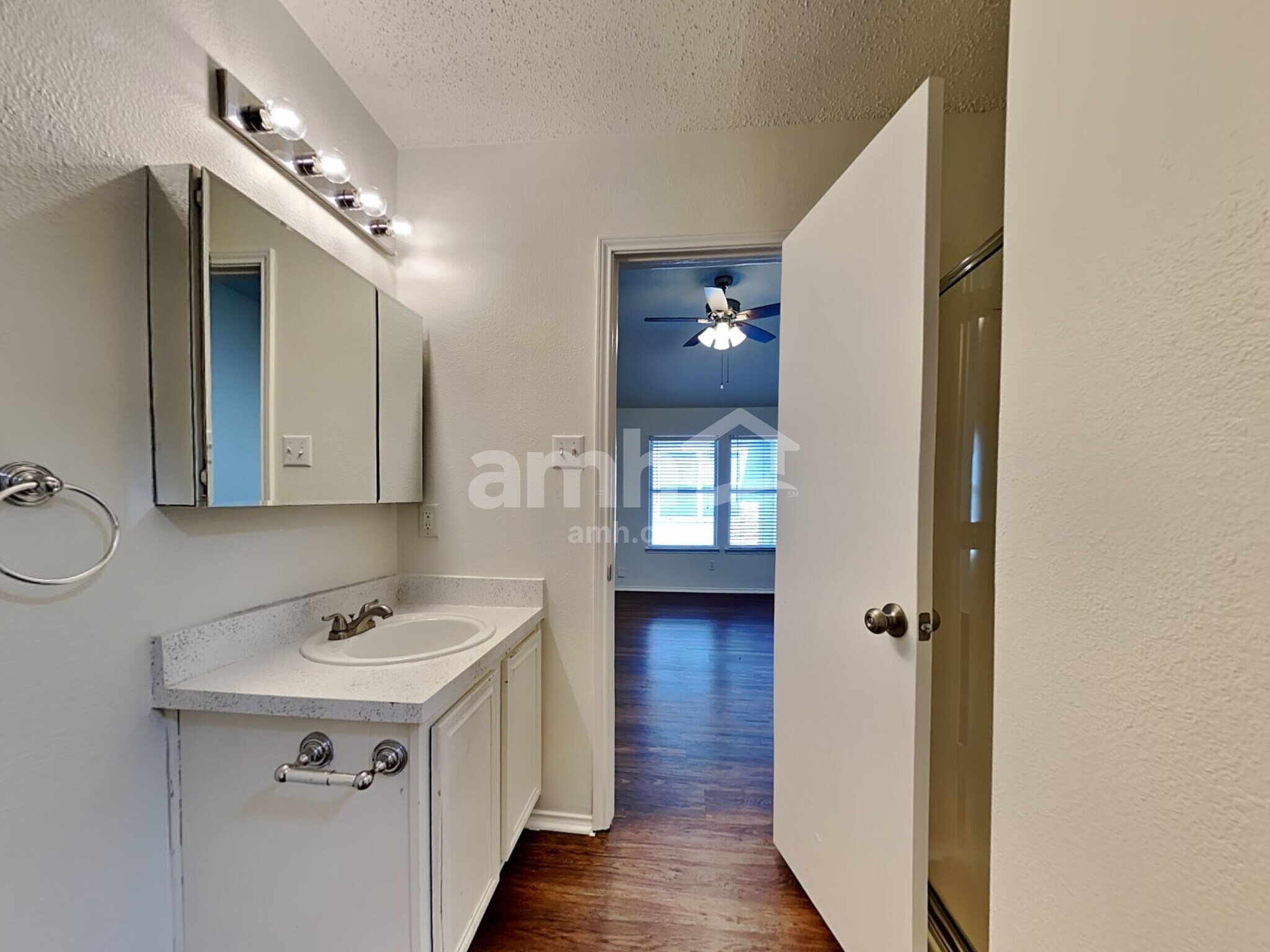 Building Photo - 302 Tioga Dr
