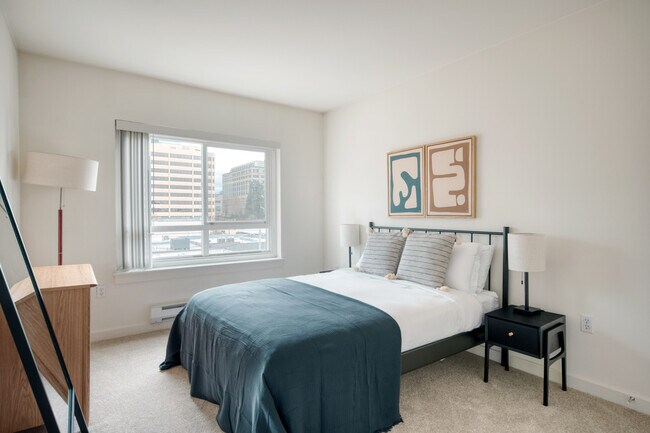 Building Photo - 10410 NE 2nd St