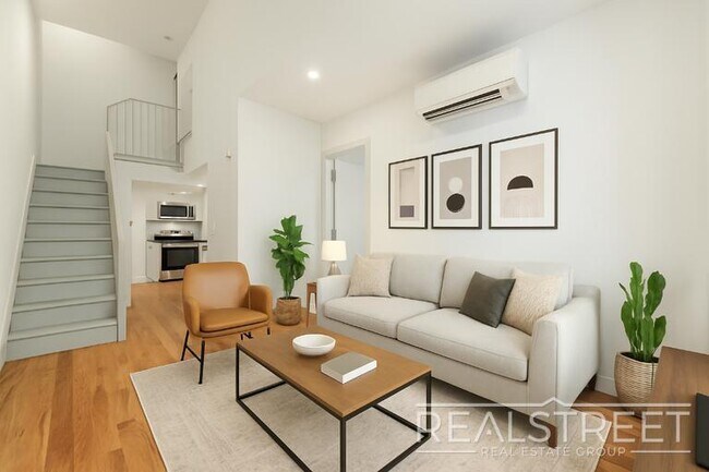 Building Photo - Penthouse 2BR/2BA with Private Roof Deck, ...