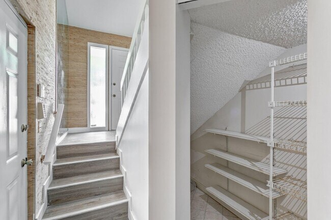 Building Photo - 206 Sea Oats Dr