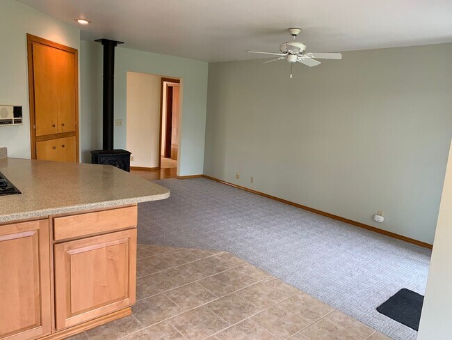 Building Photo - Well maintained 3 bed 2 bath rambler home in quiet Zenith neighborhood in Des Moines