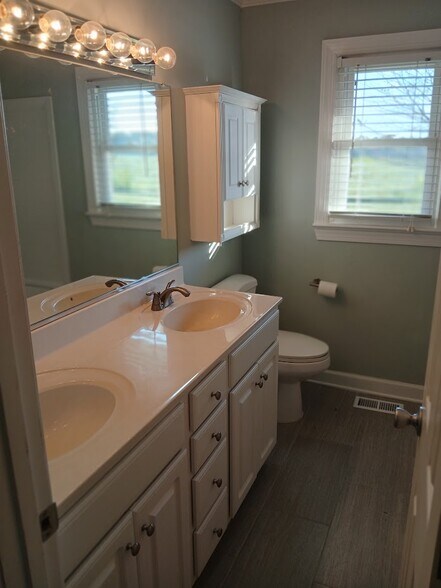 Double vanity - 4008 Lebanon Rd