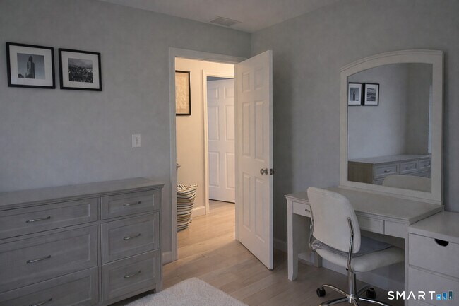 Building Photo - 201 Seneca Dr