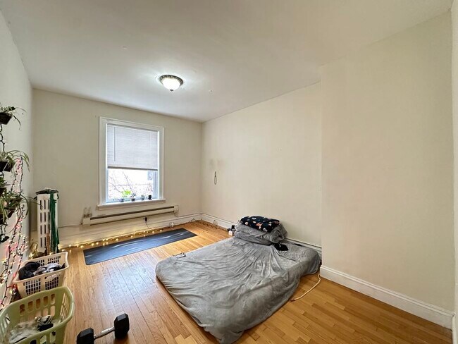 Building Photo - 918 Green Bay