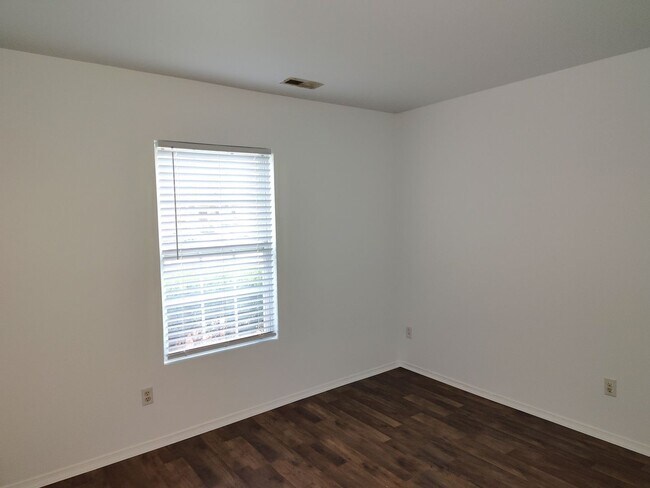 Building Photo - 2502 Buckleigh Dr