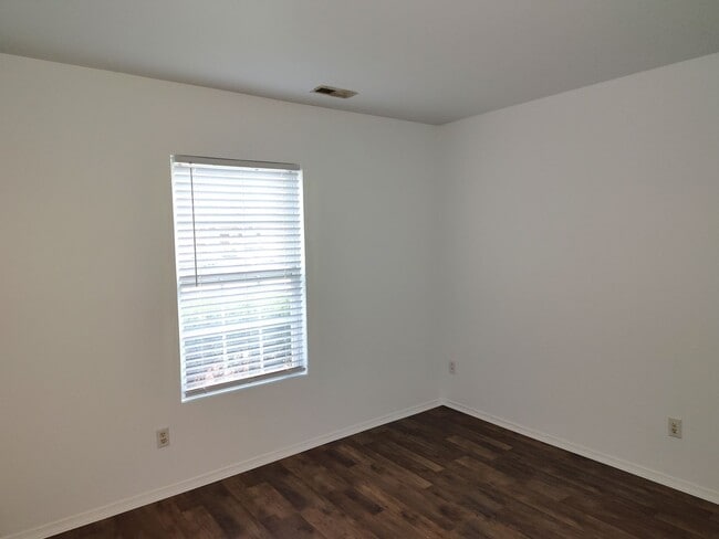 Building Photo - Ranch Style Home