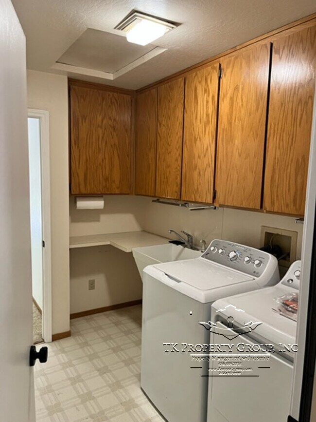 Building Photo - 13285 Sugarbush Ct