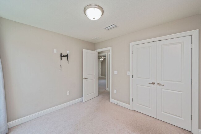 Building Photo - Modern 4-Bedroom Home with Designer Touches in the Heart of Niceville