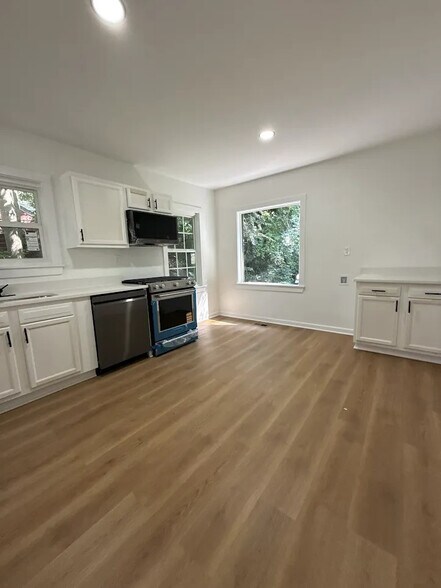 Building Photo - 1680 Brewer Blvd SW