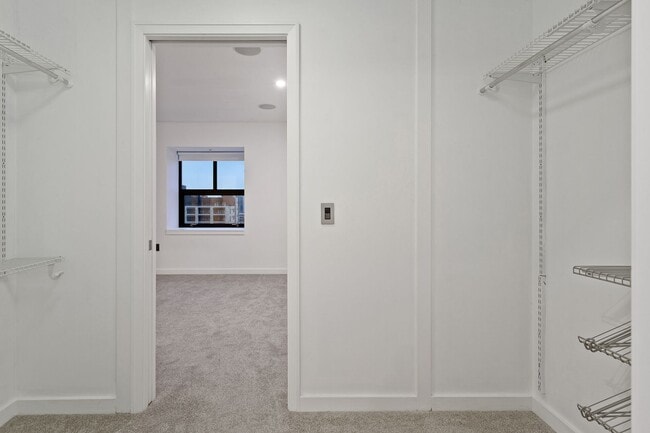 Building Photo - Exquisite 1BD/1.5BTH Condo Unit in the Pea...