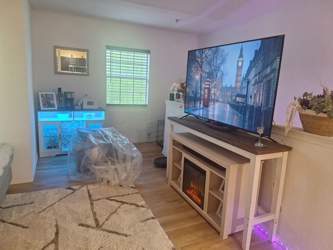 Building Photo - READY SET GO HOME!  REDUCED TO RENT NOW! 3 BEDROOM 2 BATH CONDO! TEXTLINDA PATTI AT 386.837.2882