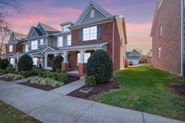 Building Photo - Updated Hermitage townhome, 2BR 2.5 bath, gym, pool, sidewalks, garage, fenced yard, available now!