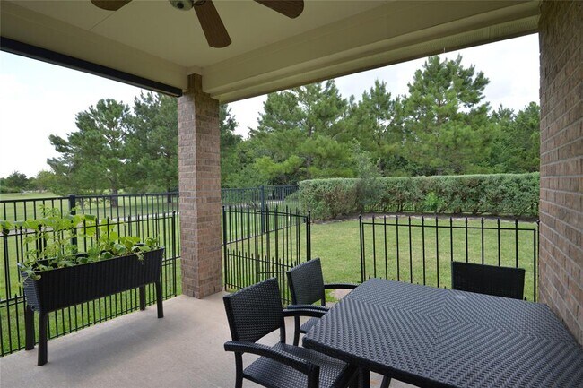 Building Photo - 18918 Cove Pointe Dr