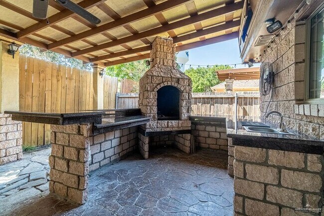 Building Photo - 22 Hill Country Rd