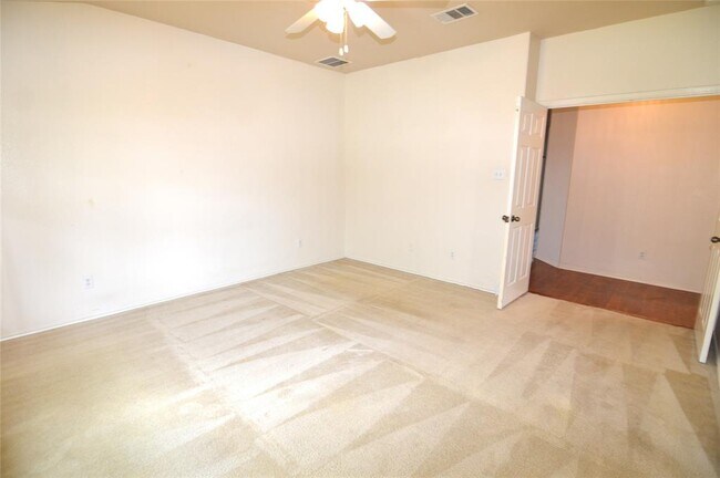 Building Photo - 3148 Henderson Path