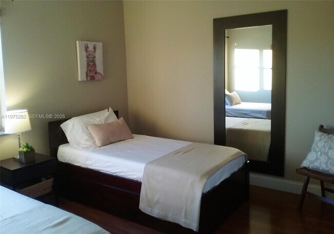 Building Photo - 401 Golden Isles Dr