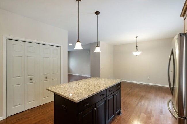 Building Photo - 1350 Monticello Dr