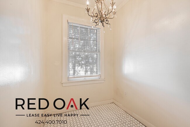 Building Photo - ~1 Month FREE~ Welcoming Studio with Kitch...