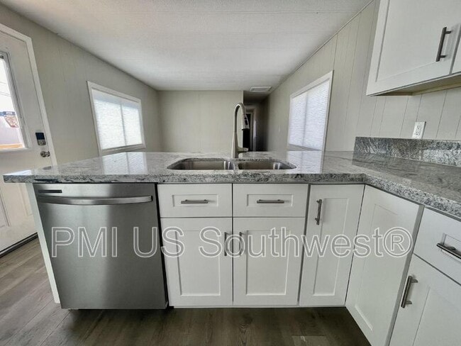 Building Photo - 437 Riverfront Dr