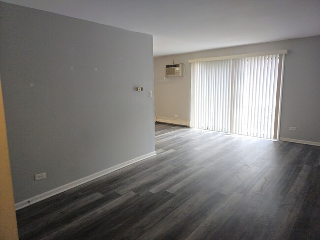 Building Photo - 110 W 66th St