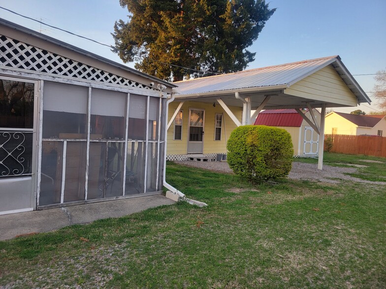 Building Photo - 206 N McCaskey Rd