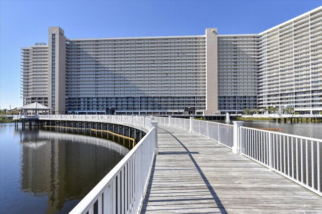 Building Photo - 9800 S Thomas Dr