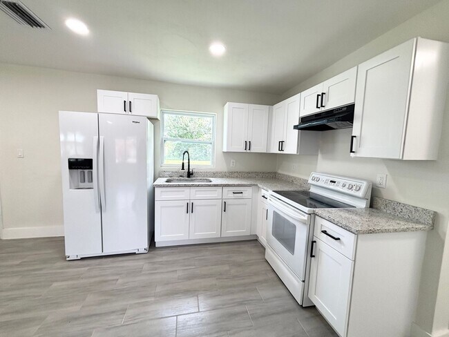 Primary Photo - 579/581 WOOD AVE