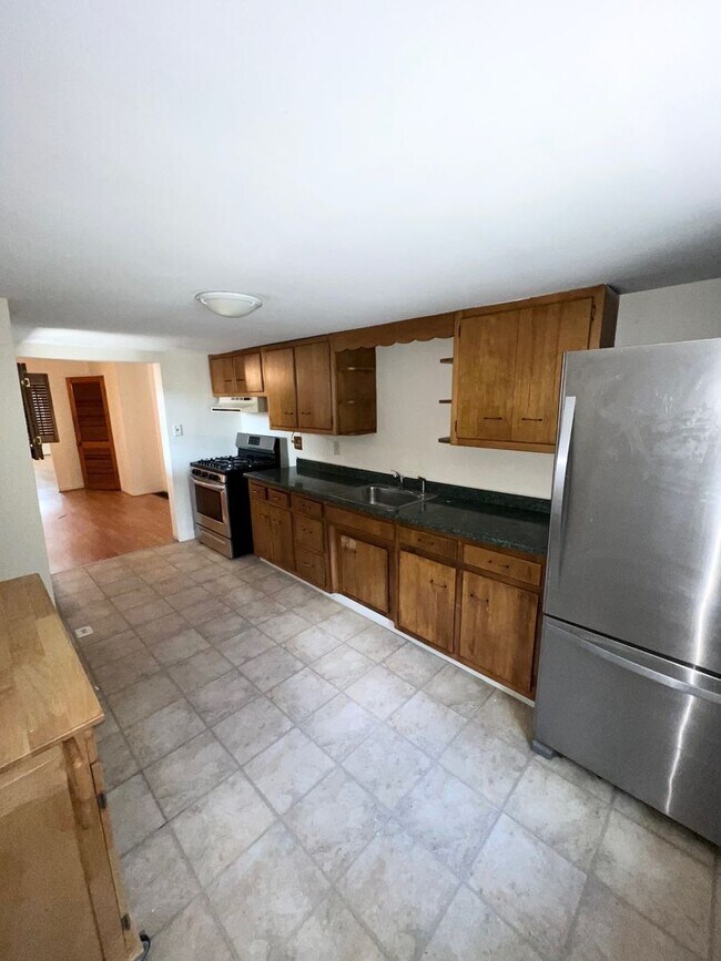 Building Photo - SPACIOUS 2 or 3 BEDROOM HOME IN THE HEART OF BLOOMFIELD!