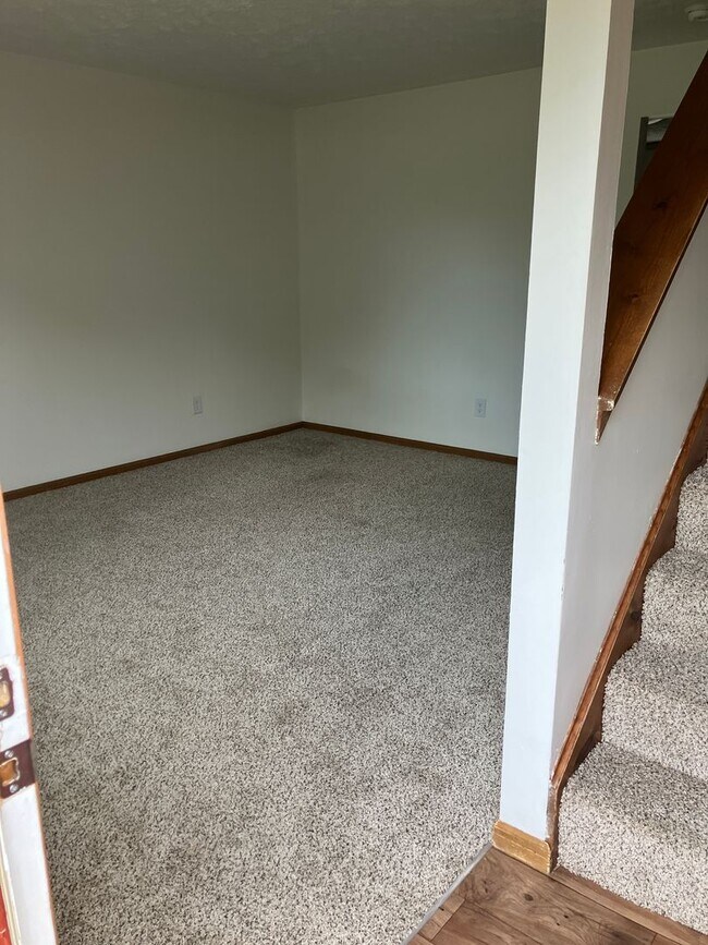 Building Photo - Spacious 2-Bedroom Living in a Quiet Community!