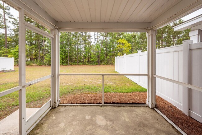Building Photo - 3 Bedroom, 2.5 Bathroom Townhome in Cane Bay - Summerville