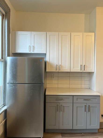 Building Photo - 1149 Summit Ave