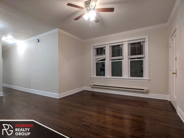 Building Photo - 3814 N Greenview Ave